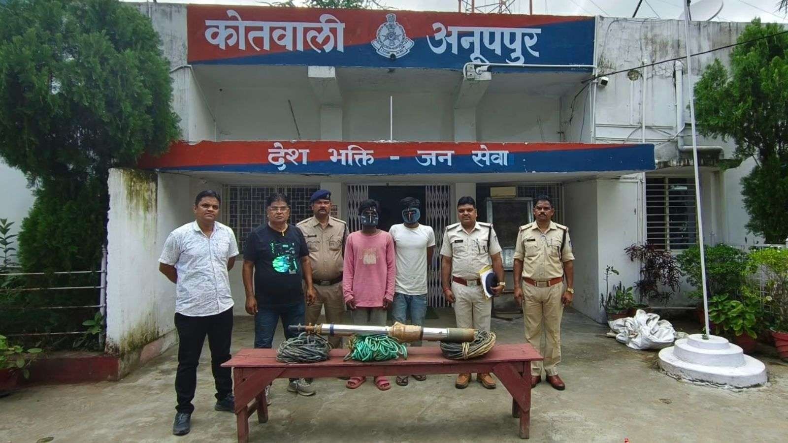 चोरी मामले में दो आरोपी गिरफ्तार, ₹31 हजार का सामान बरामद